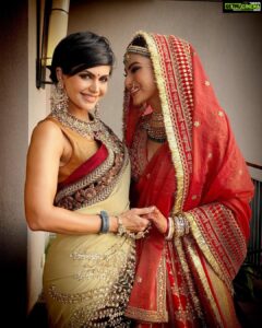 Mandira Bedi Instagram - Here’s looking at you, my loving and lovely friend.. beautiful inside and out. 
Love you Mon! ❤️
.
.
@imouniroy