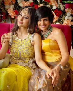 Mandira Bedi Instagram - Here’s looking at you, my loving and lovely friend.. beautiful inside and out. 
Love you Mon! ❤️
.
.
@imouniroy