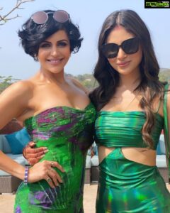 Mandira Bedi Instagram - Here’s looking at you, my loving and lovely friend.. beautiful inside and out. 
Love you Mon! ❤️
.
.
@imouniroy