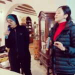 Manisha Koirala Instagram - Jamming with my singing coach, gorgeous and super talented @saraswotikhtri at the end of my class..just for fun 💃🏻