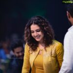 Manju Warrier Instagram - 😊 #asianetfilmawards2020 👗 @rehanabasheerofficial 📷 @robins__photography_