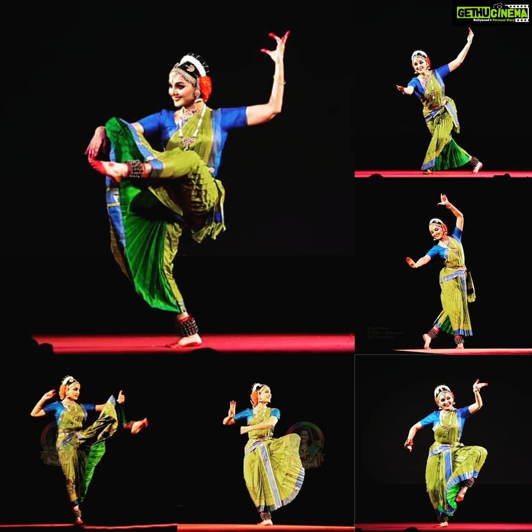 Manju Warrier Instagram - Thank you for the love Bahrain! Thanks to the wonderful organisers of @bksamajam for inviting me to a beautiful evening of art and culture! #dance #kuchipudi #bahrainkeraleeyasamajam #bahrain #artandculture
