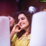 Manju Warrier Instagram - 😊 #asianetfilmawards2020 👗 @rehanabasheerofficial 📷 @robins__photography_