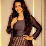 Manju Warrier Instagram - Thank you @poornimaindrajithofficial for this beautiful PRANAAH outfit for the premiere of #MOOTHON at MAMI Mumbai! Can't wait for the big release on 8th Nov!!! So excited for you @geetu_mohandas and @nivinpaulyactor!!!
