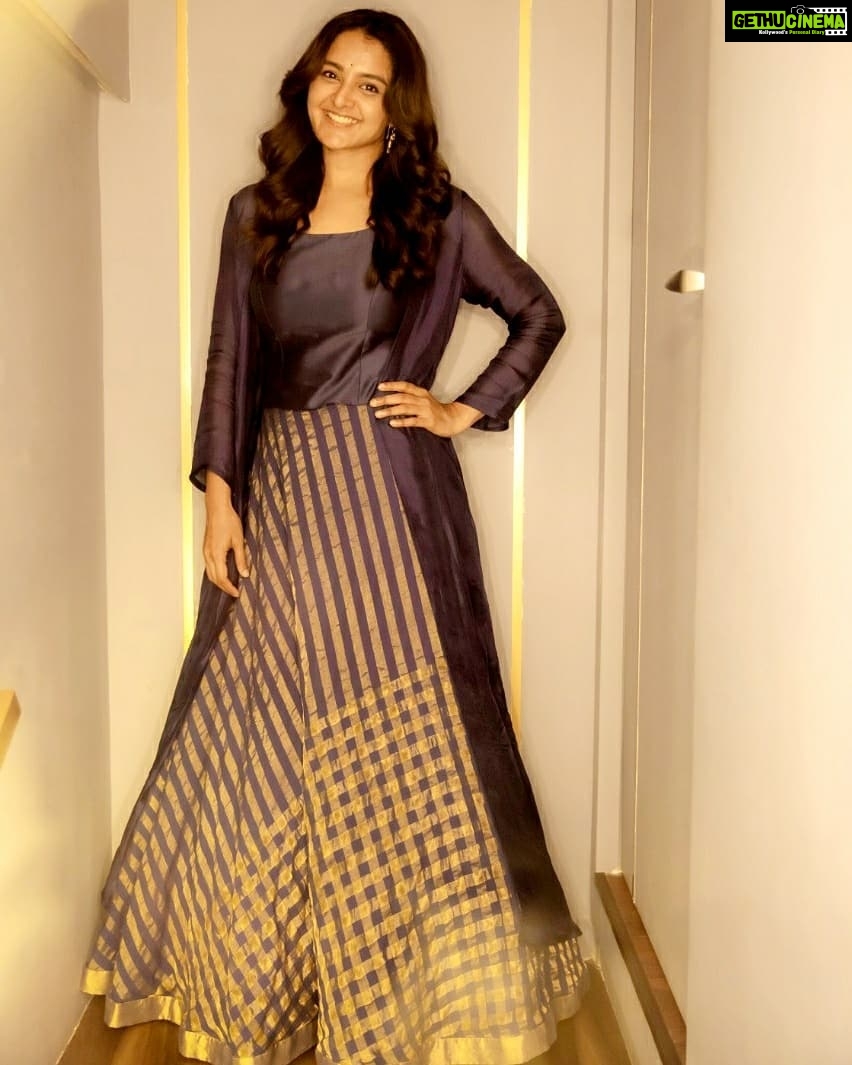 Manju Warrier Instagram - Thank you @poornimaindrajithofficial for this beautiful PRANAAH outfit for the premiere of #MOOTHON at MAMI Mumbai! Can't wait for the big release on 8th Nov!!! So excited for you @geetu_mohandas and @nivinpaulyactor!!!