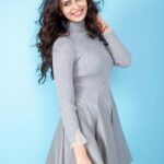 Meenakshi Dixit Instagram – Sunday ❤️

#photooftheday #instafashion #smile #love #meenakshidixit #trending #photography #candid #winterfashion #instagood 

@sayanvroy06