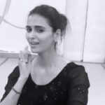 Meenakshi Dixit Instagram – Evergreen old songs ❤️
Glimpse of this old style choreography with my guruji @rajendrachaturvedi 

Full song soon ✨

#oldisgold #instagood #reelsinstagram #reels #reelitfeelit #ashabosle #love #dance