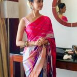 Meenakshi Dixit Instagram – Bangalore vibes ✨
Promotions #localtrain 

@satyapaulindia 

#meenakshidixit #mydesign #mystyle #instagood #instagram #saree #promotion