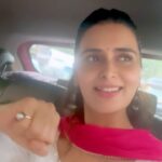 Meenakshi Dixit Instagram - 😂🤣😆 When no one is watching, khud mei hi mast 🤪😜 #remixchallenge #remix #trending #meenakshidixit #ramlakhan #instagood #reelsinstagram #reelitfeelit #reels #remixreels