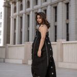 Meera Nandan Instagram – Simran , Palat! #ddlj 🤪

.

📸 @mahafooz_b 

.

#ddljmoment #simranpalat #love #black #newshoot #positivevibes #dubai #mydubai #instagood #instagram #run #wind #dubaifashion Dubai, United Arab Emiratesدبي