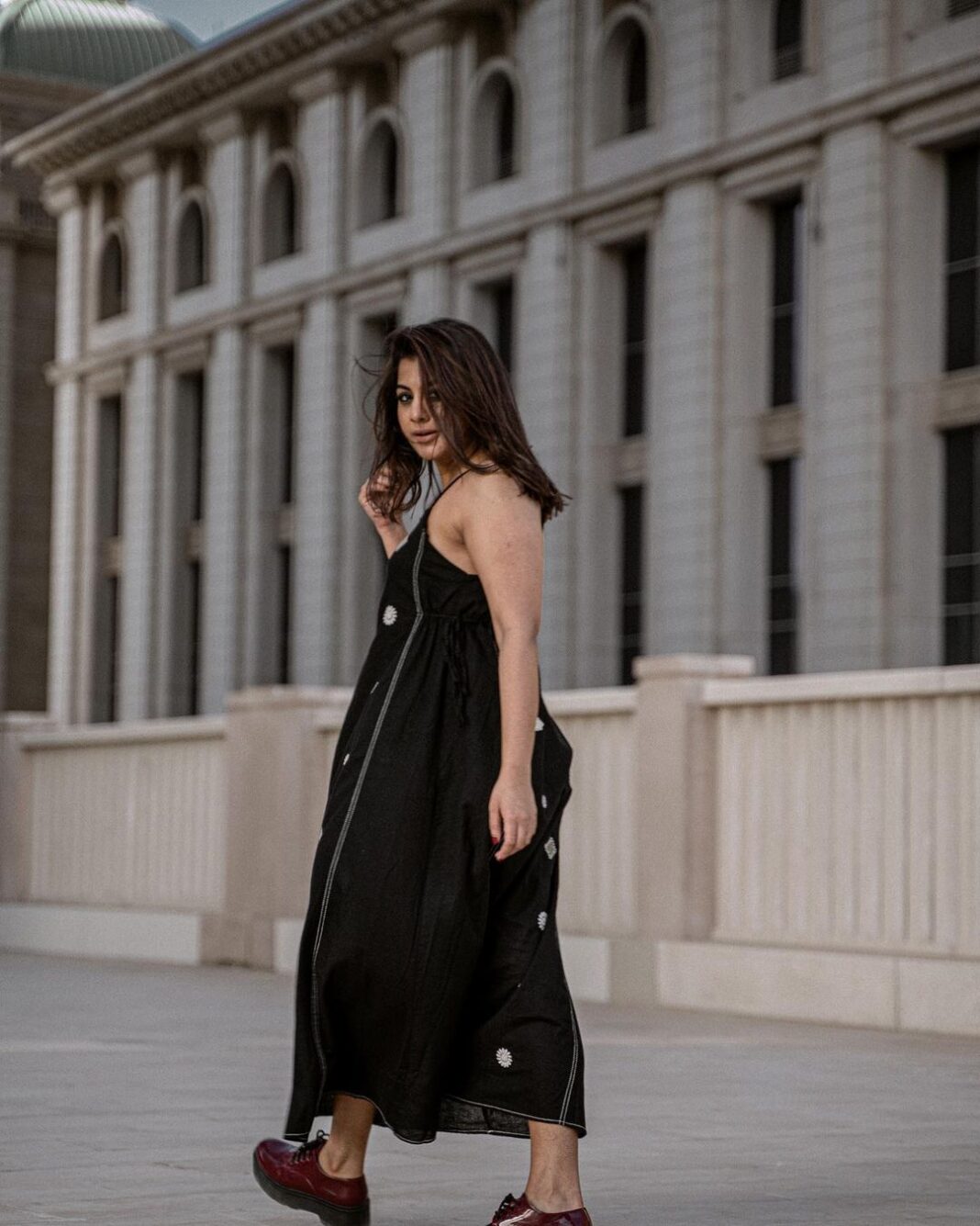 Meera Nandan Instagram - Simran , Palat! #ddlj 🤪 . 📸 @mahafooz_b . #ddljmoment #simranpalat #love #black #newshoot #positivevibes #dubai #mydubai #instagood #instagram #run #wind #dubaifashion Dubai, United Arab Emiratesدبي