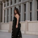 Meera Nandan Instagram - Simran , Palat! #ddlj 🤪 . 📸 @mahafooz_b . #ddljmoment #simranpalat #love #black #newshoot #positivevibes #dubai #mydubai #instagood #instagram #run #wind #dubaifashion Dubai, United Arab Emiratesدبي