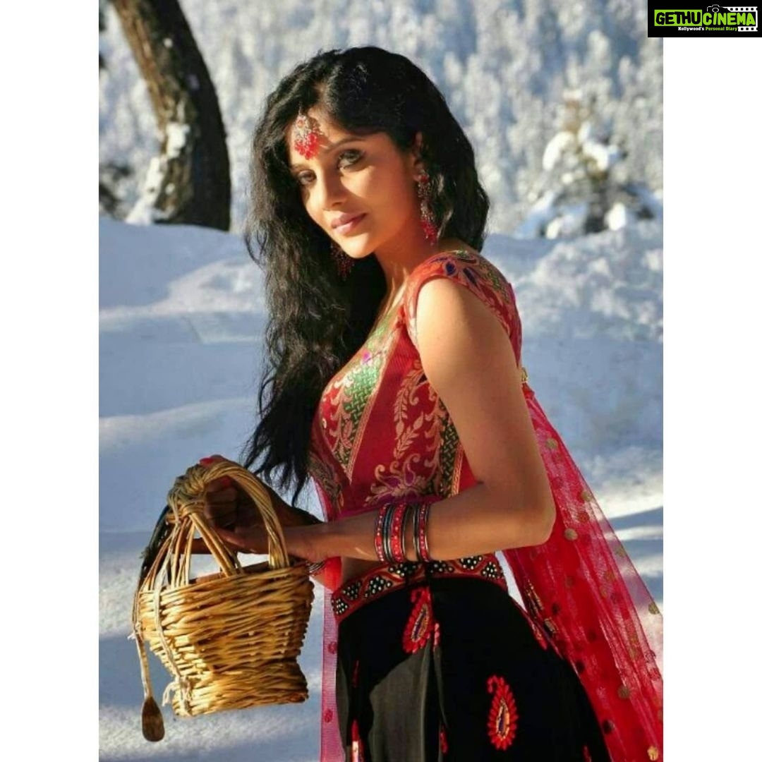 Milana Nagaraj Instagram - Throwback to 2013!! #DebutFilm #NamDuniyaNamStyle While I was shooting for my first ever slo-mo song in Kashmir! Literally witnessing heaven on earth.