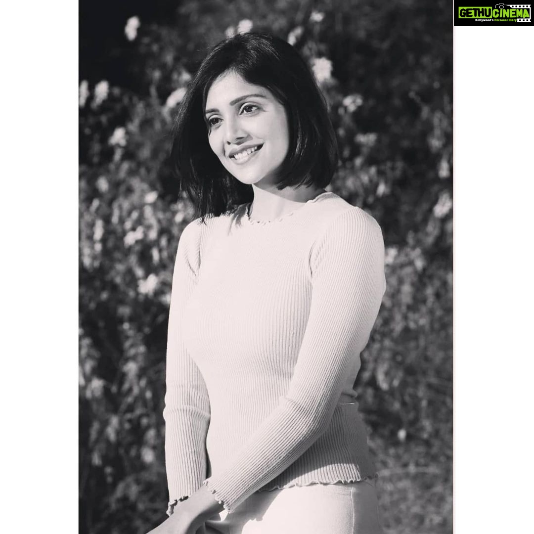 Milana Nagaraj Instagram - Thank you all for loving Nidhima wholeheartedly. And thanks to my director @darling_krishnaa for designing my character so well🖤 PC:@sricrazymindzz
