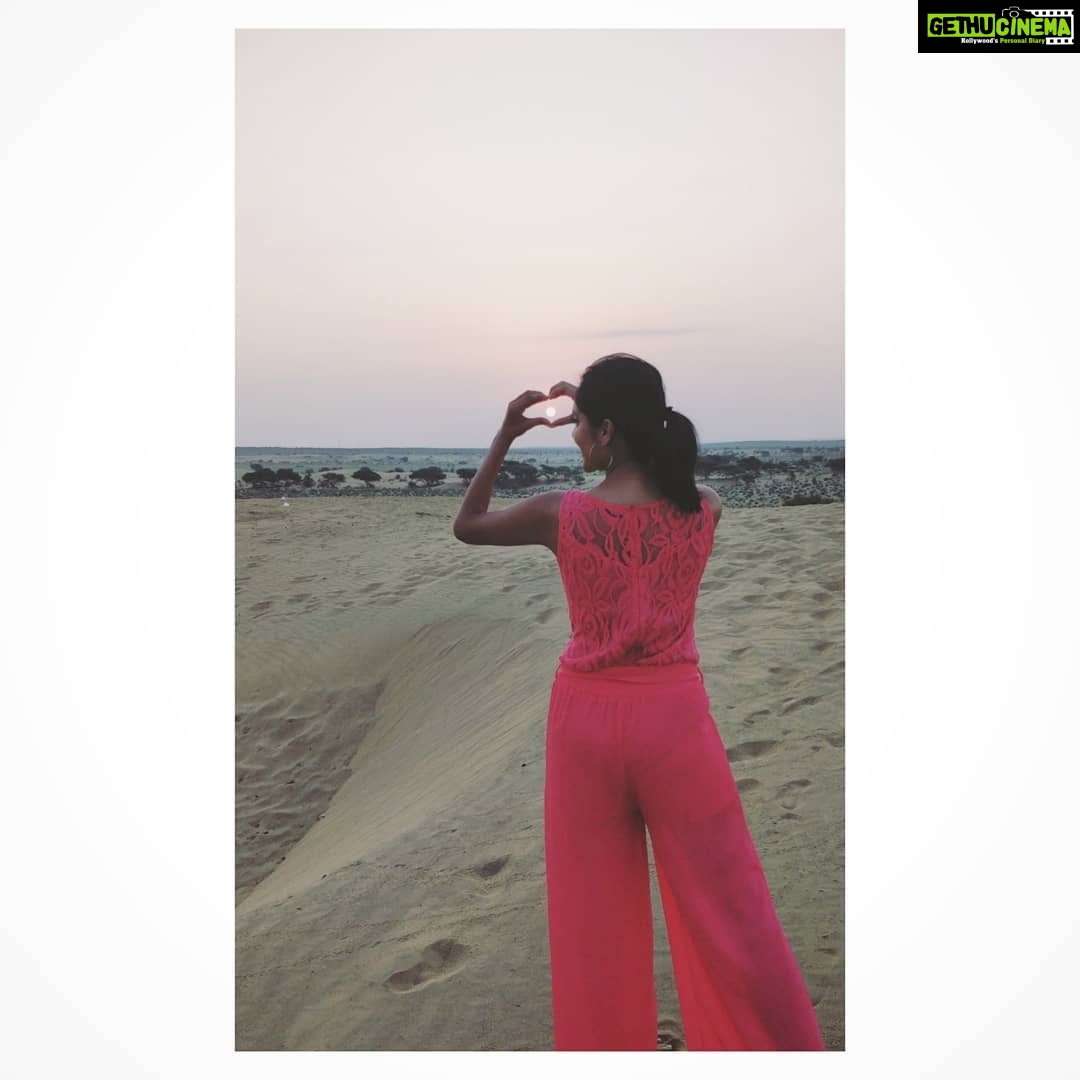 Milana Nagaraj Instagram - #SunriseInThar #TharDesert #Jaisalmer #Rajasthan #Famjam #Vacay2019!
