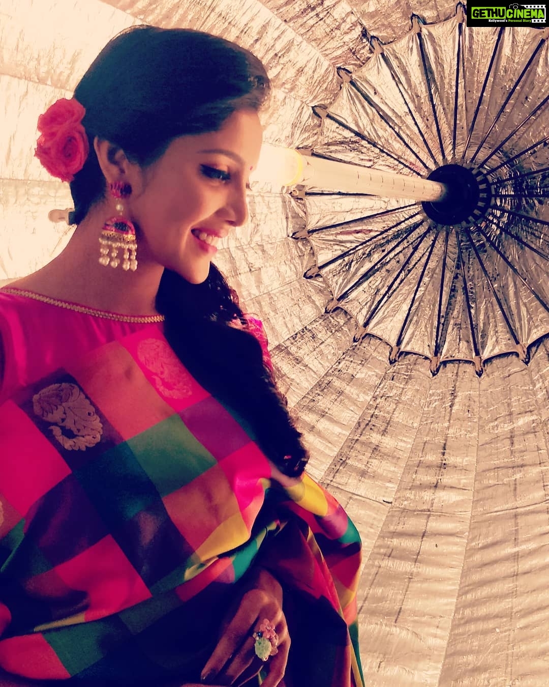 Milana Nagaraj Instagram - When in front of lights... Just glowww☀