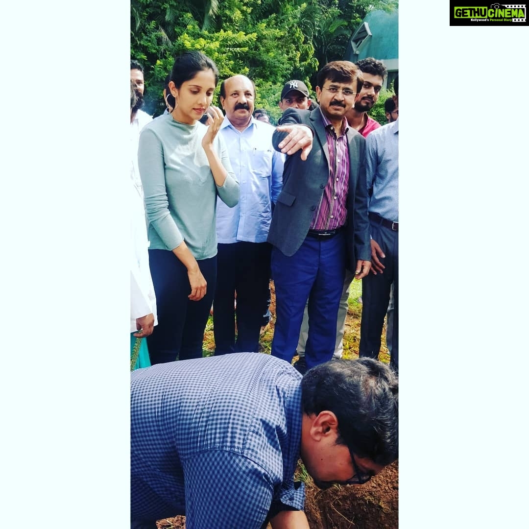 Milana Nagaraj Instagram - Nature serves our need, not our greed- Gandhiji. Time to give back to nature..... #StartPlanting #SaveWater #AvoidUsingPlastics!! Honored to be Chief guest for #Worldenvironmentalday at #Kidwaiinstituteofoncology.