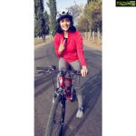 Milana Nagaraj Instagram - #CyclingDiaries #ShootLife #LoceMocktail💙 With @sricrazymindzz @darling_krishnaa.. ❤