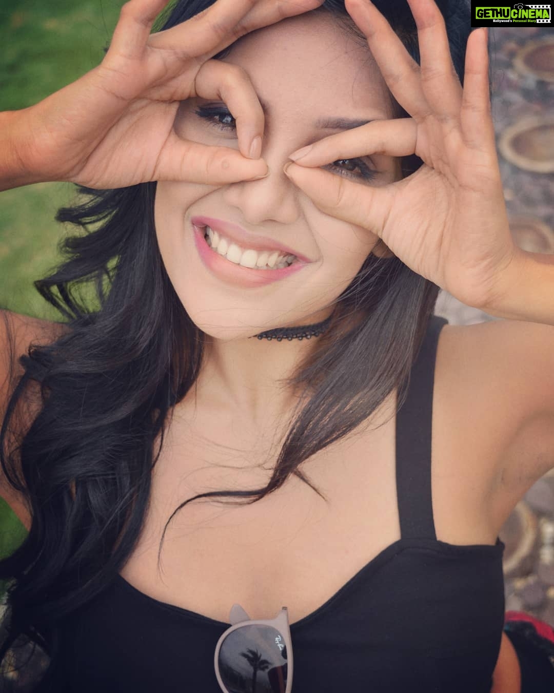 Milana Nagaraj Instagram - When ur photographer demands u to be playful 😋 @g.srinivas.naidu...😉