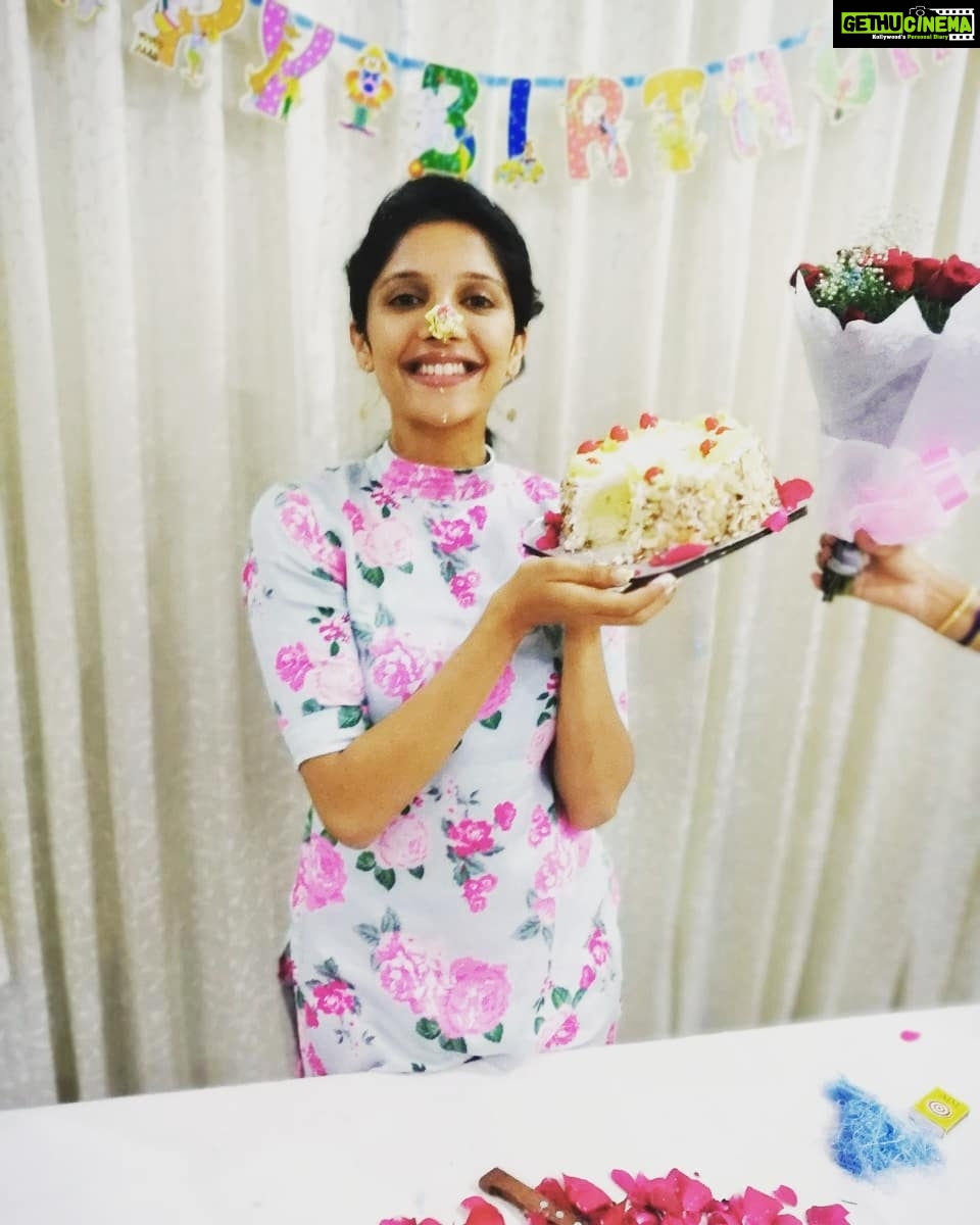 Milana Nagaraj Instagram - One from the bday😍 I thank life for giving me such an amazing and loving family... @jag_zzz_ @nidhi__ramesh Siri.. Love u guys to the Moon and back 😘 U guys are missed @tejas_k_kumar @hrishik_gowda @_bhoomikrishna