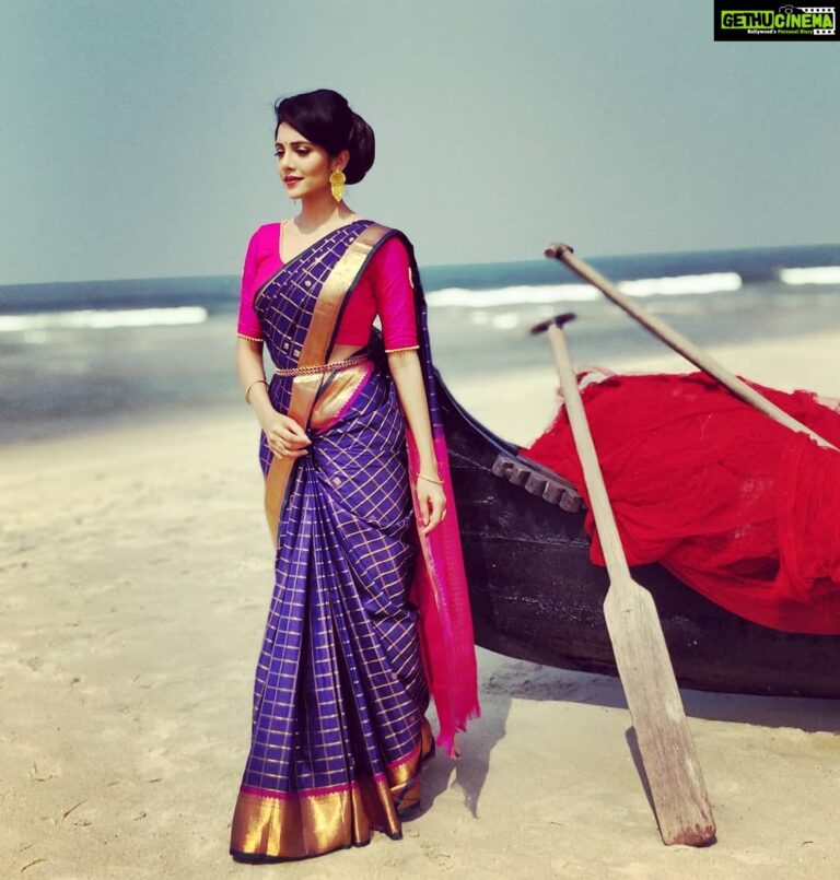 Milana Nagaraj Instagram - Love everything about this picture💜 #Beach #Saree #SouthaIndianLook!