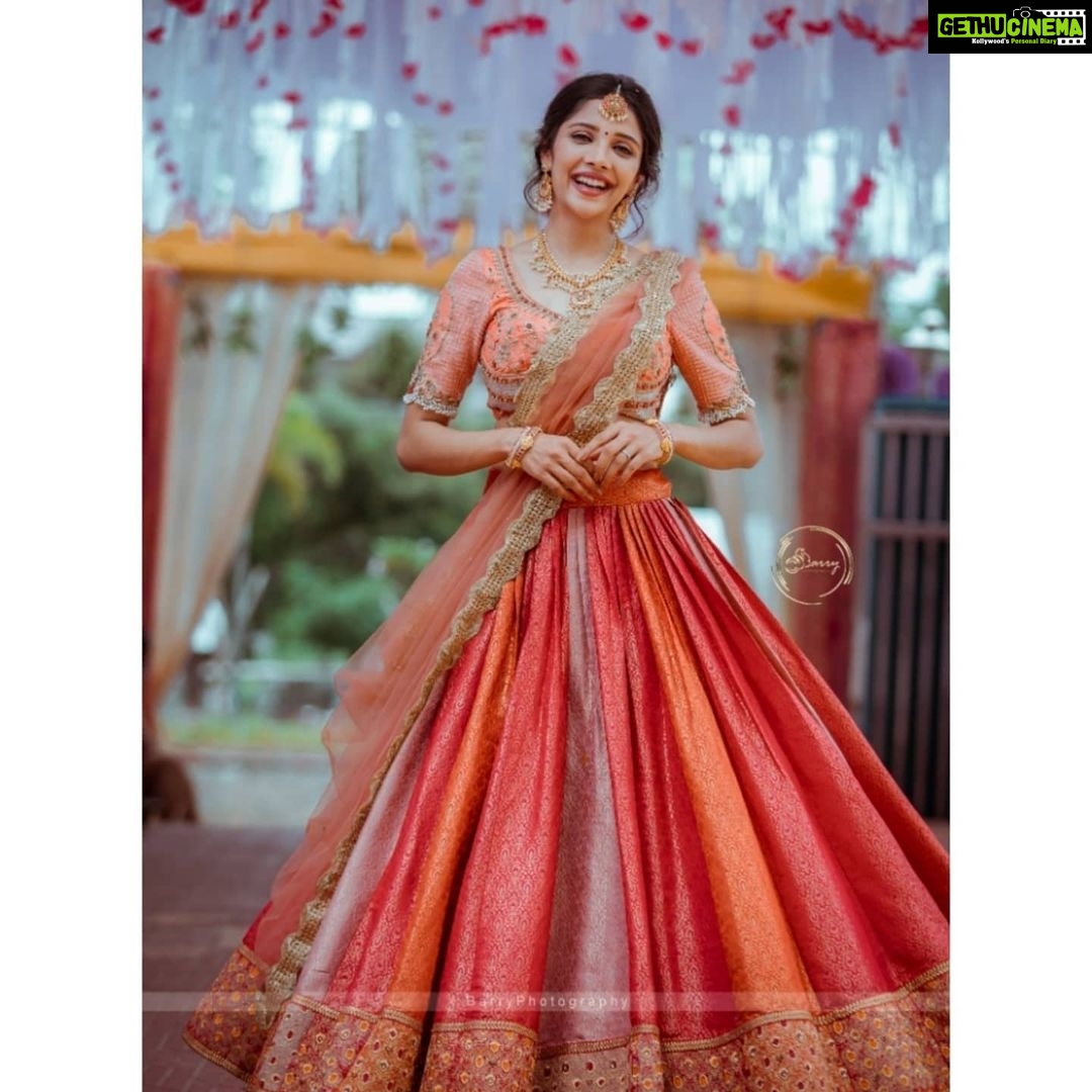 Milana Nagaraj Instagram - Making my heart smile π Credits: @darling_krishnaa π Wearing: @anyracouture MUA: @makeup_sachin Accessories: @bcos_its_silver PC: @barrys.photography #halfsaree #milananagaraj #weddingattire #brotherswedding