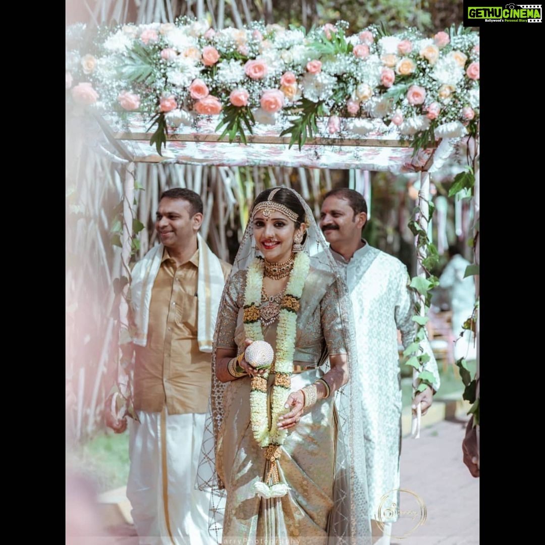 Milana Nagaraj Instagram - Few of my fav clicks ❤️ Styling @tejukranthi Blouse@kalasthreebytejaswinikranthi Jewelery @amrapalijewels Makeup @makeup_sachin Photography @barrys.photography Decor @lakirutheweddingplanner #KrissMi #LoveMocktail #DarlingKrishna #MilanaNagaraj