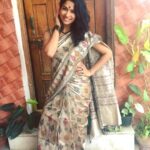 Misha Ghoshal Instagram - When u wear a saree nd u want to show off 😇