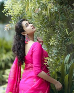 Misha Ghoshal Instagram - Happy Diwali 🪔 💥 i wish u all peace, prosperity, good health and good life ❤️ stay blessed 😇 #diwali #2021