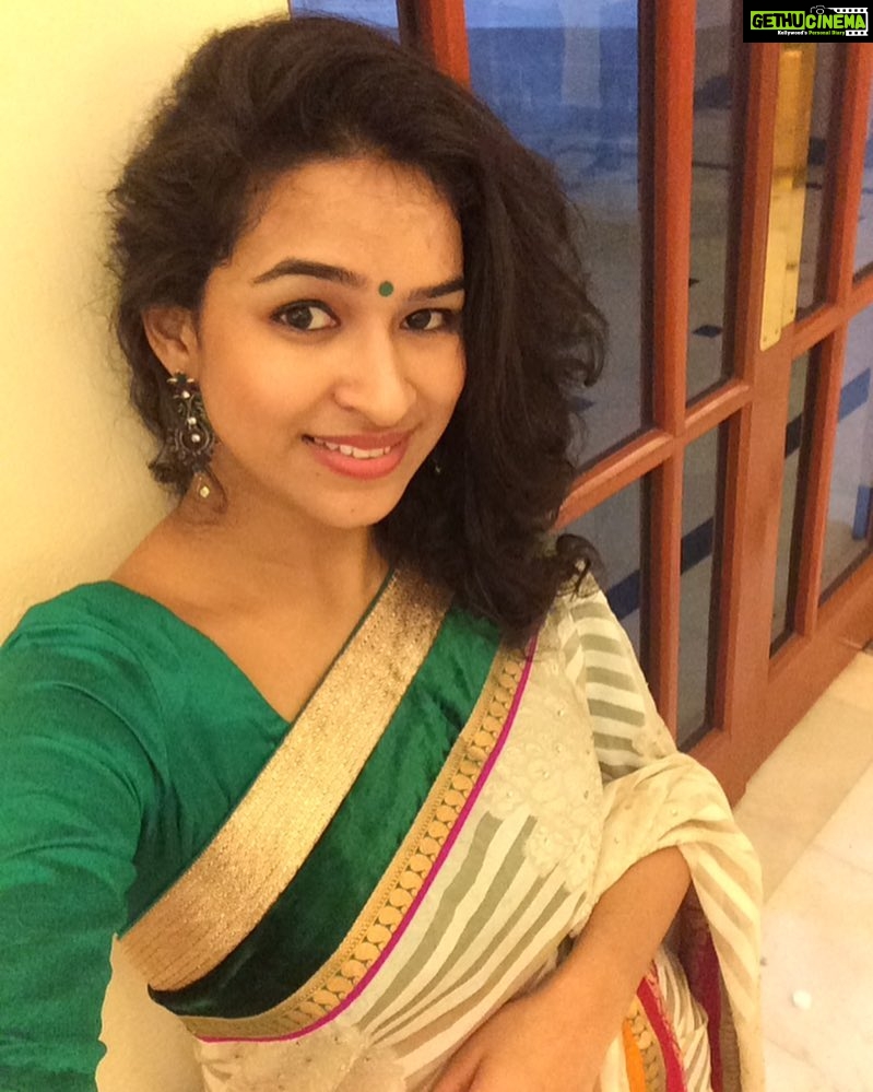 Misha Ghoshal Instagram - #throwback#saree#yearback#shorthair 😊