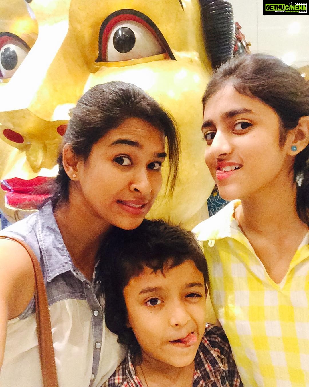 Misha Ghoshal Instagram - #naughtyfaces#cousins#lovefunnmore 😁