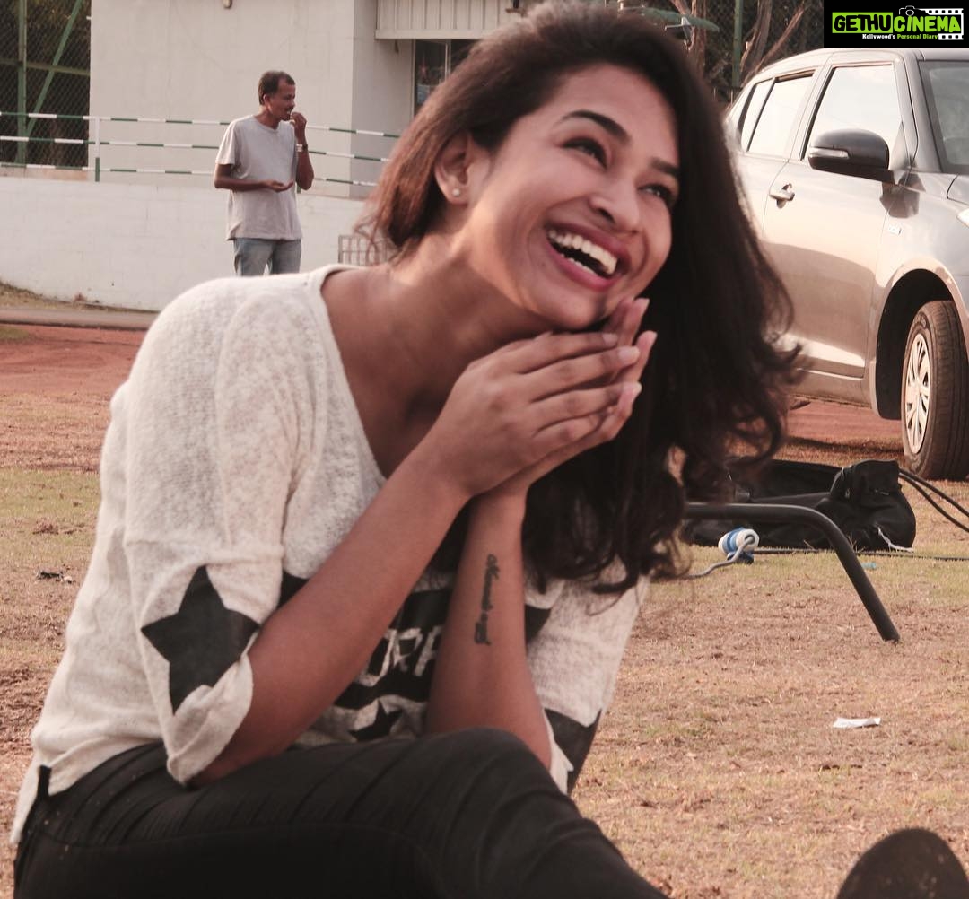Misha Ghoshal Instagram - Laughing for no reason can smtimes make u more happy π happy morning evry1 ππΌπ