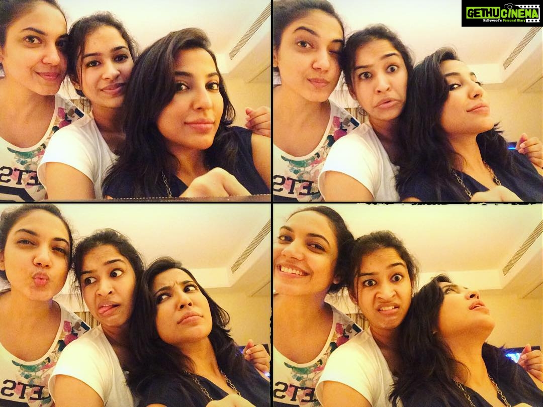 Misha Ghoshal Instagram - #dramaqueens#selfieeffects#madness#independentgirls#happiness#actors 😁 Courtyard Mariot