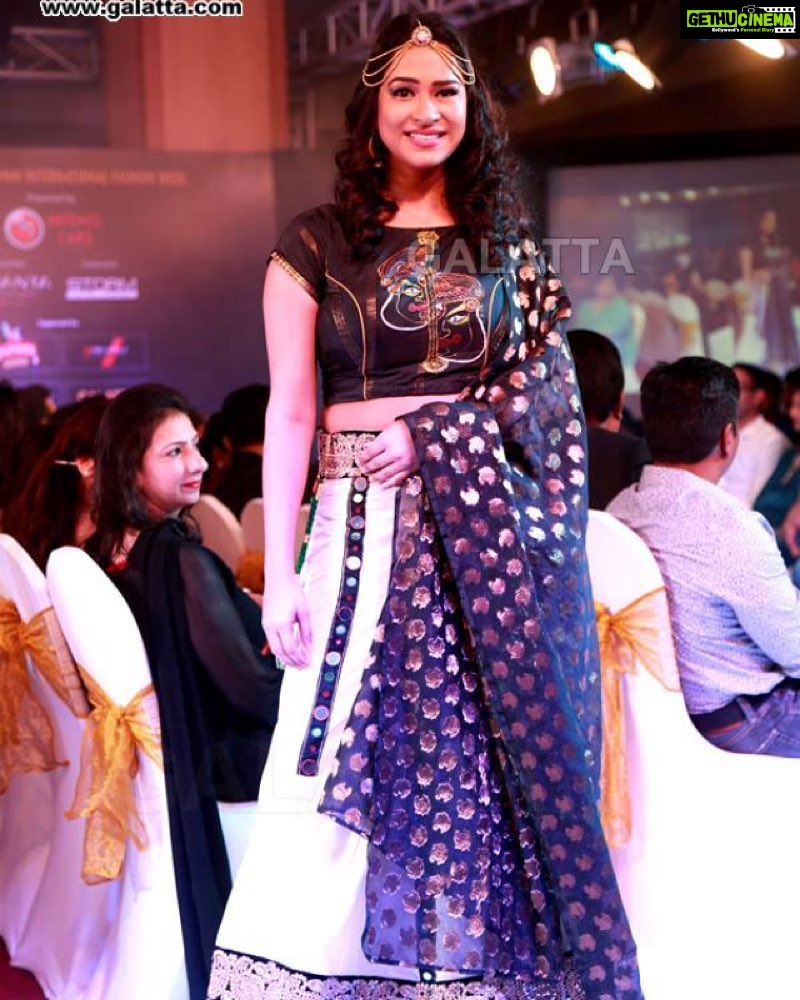 Misha Ghoshal Instagram - My 1st show as a show stopper for #CIFW2015 😁 super glad to b a part 😁 loved it Nd ofcrse thanx to my designer Sangeetha
