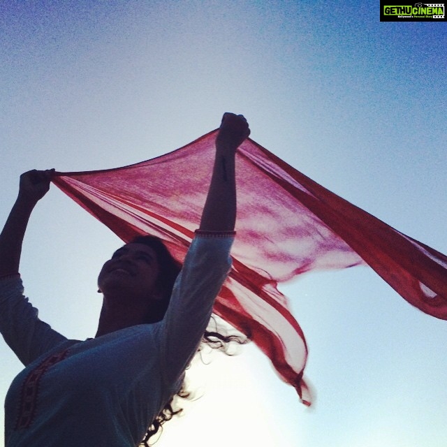 Misha Ghoshal Instagram - #ECR#beach#water#sky#wind#dupatta#shoot#lastday 😊