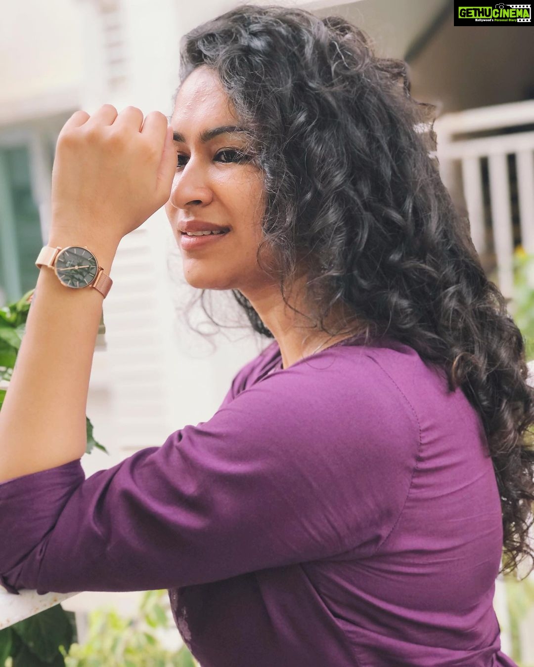 Misha Ghoshal Instagram - Combine my code DWMEESHA to avail another 15% off at checkout #danielwellington #ad