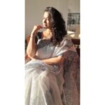 Misha Ghoshal Instagram - Sun kissed 🥰 Wearing this beautiful saree from @useeshopapp #black #white #saree #love