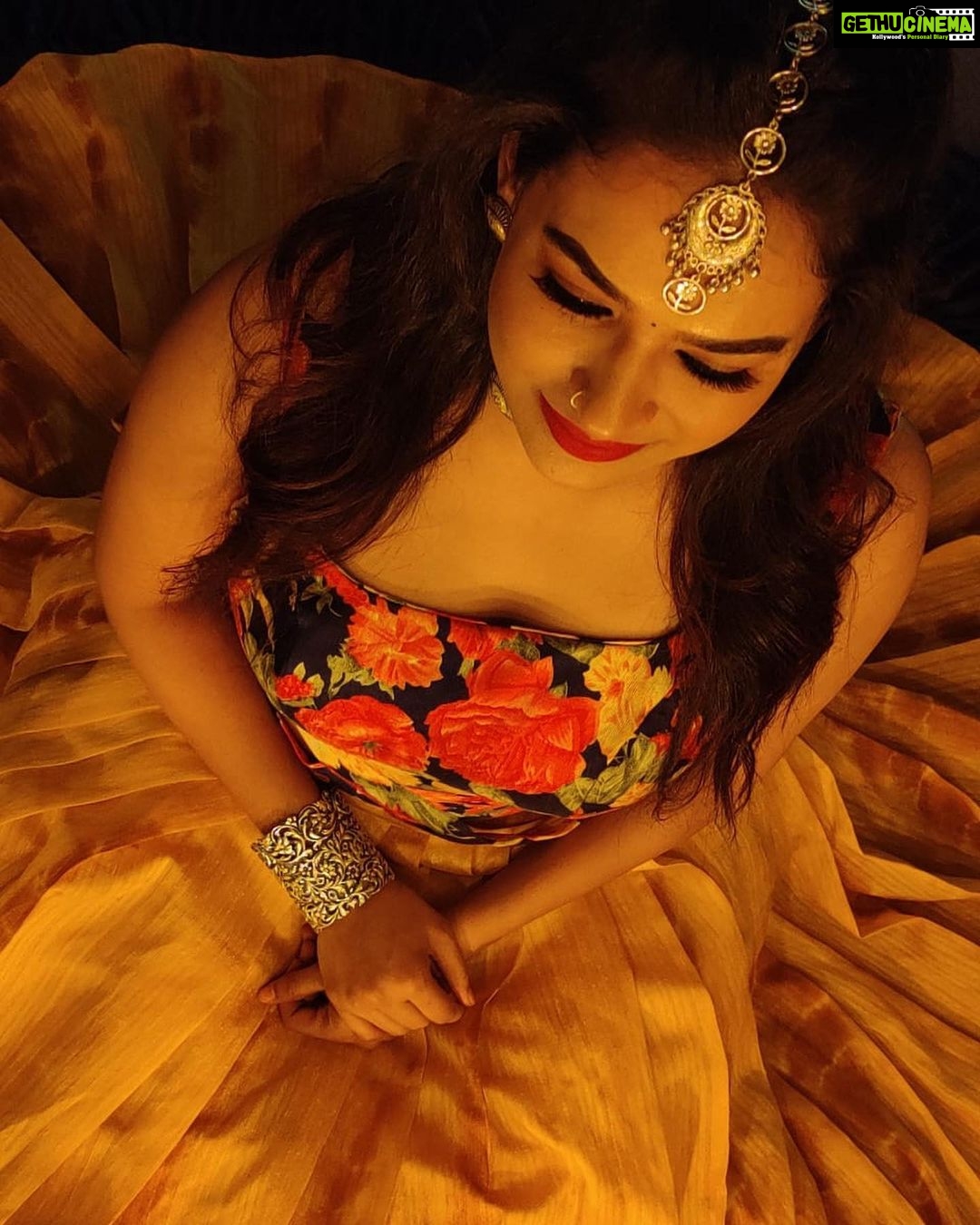 Misha Ghoshal Instagram - Colours uplift life ❤️ Team Wardrobe : @ohmyfashiongod_official Designer : @aparnabhinay Photography :@kiransaphotography MUA : @artistrybyolivia Hair : @jayashree_hairstylist Styling : @uma.gomathi Jewellery : @sonalfashion Venue : @tipsy_crow_chennai #omfg #boutique #shopping #fashion #shop #store #style #ootd #instafashion #fashionista #fashion #boutiqueshopping #online #shoplocal #instagood #fashionstyle #love #accessories #boutiquefashion #womensfashion #beauty