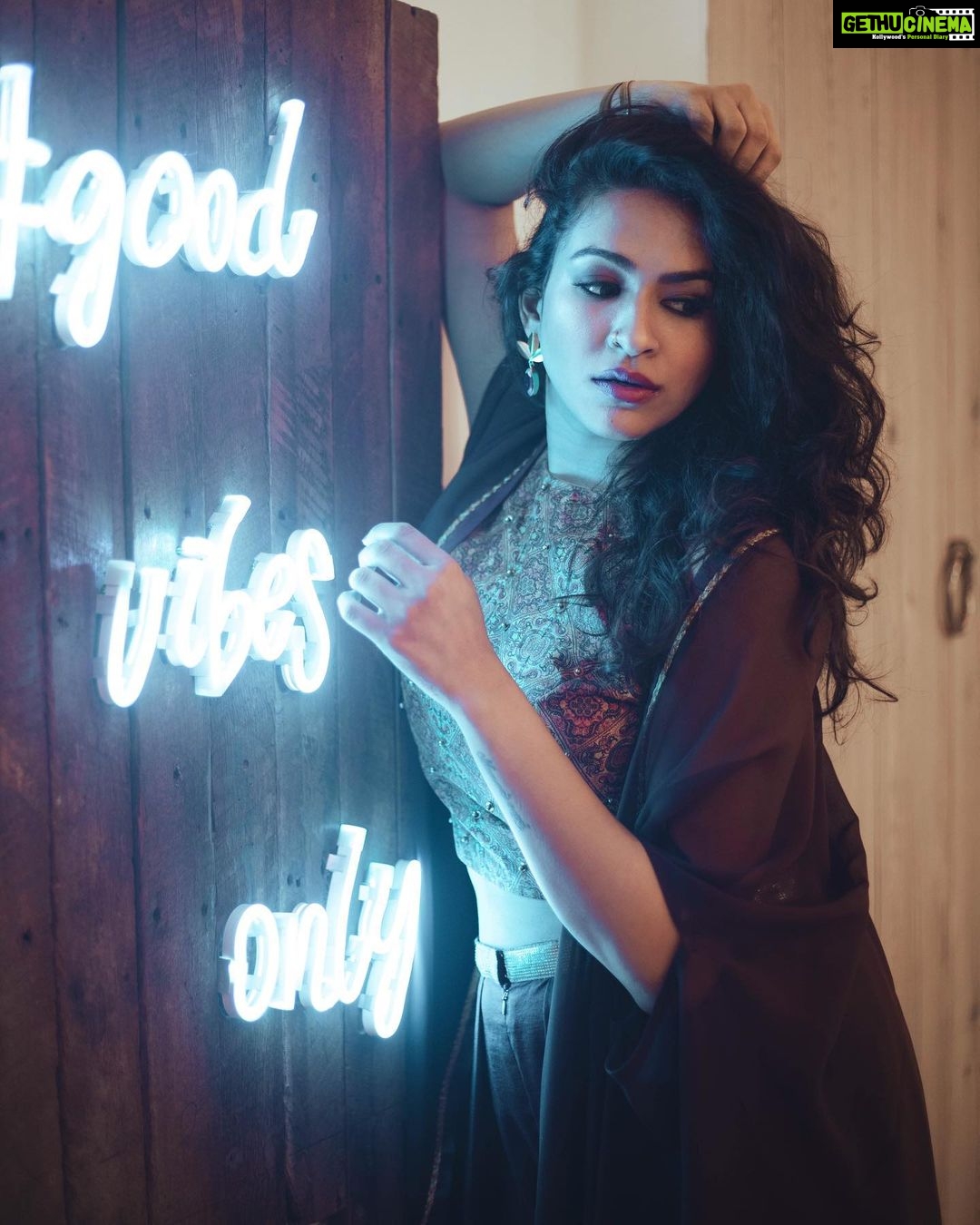 Misha Ghoshal Instagram - #goodvibesonly π Shot for @labelmana Photography @infinity_skylight Jewelery @manjushaa_jewelry Makeup @themystiquekohl Design & Styling @mey.pandian Assisted by @niki_dili @akshayaa.ven Location @tattva_thestudio