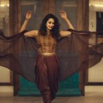Misha Ghoshal Instagram - Shot for @labelmana In frame @meesha.ghoshal Photography @infinity_skylight Jewelery @manjushaa_jewelry Makeup @themystiquekohl Design & Styling @mey.pandian Assisted by @niki_dili @akshayaa.ven Location @tattva_thestudio