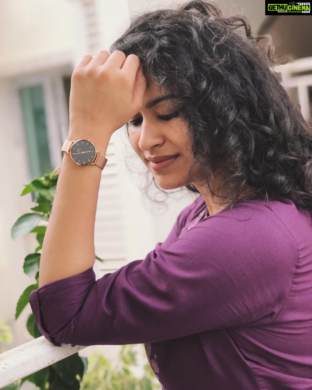 Misha Ghoshal Instagram - Combine my code DWMEESHA to avail another 15% off at checkout #danielwellington #ad