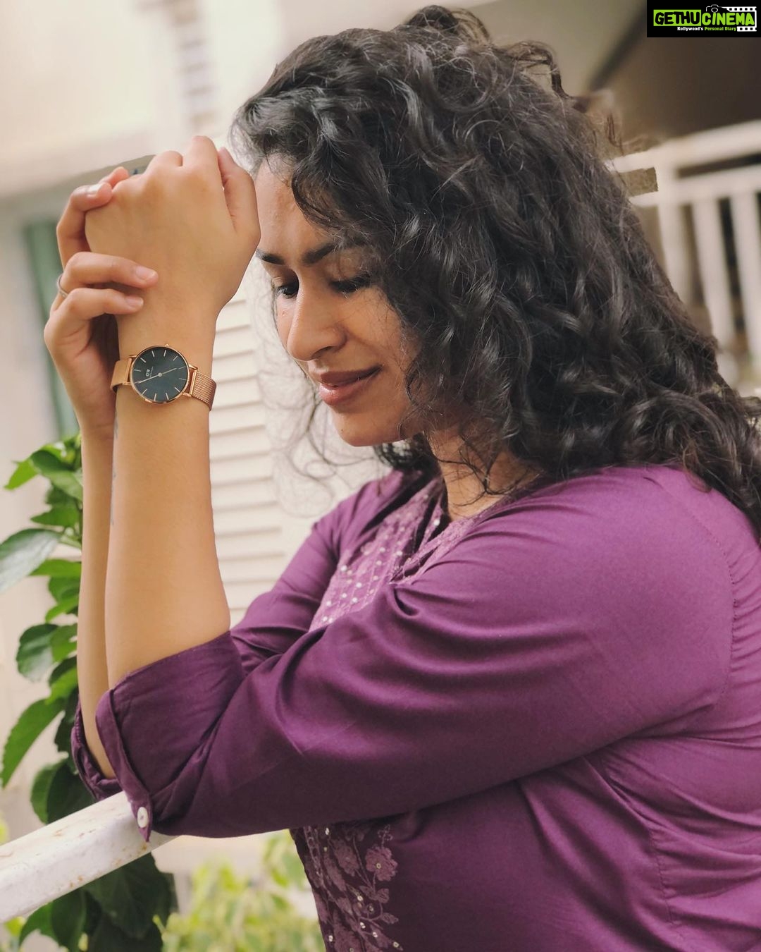 Misha Ghoshal Instagram - Combine my code DWMEESHA to avail another 15% off at checkout #danielwellington #ad