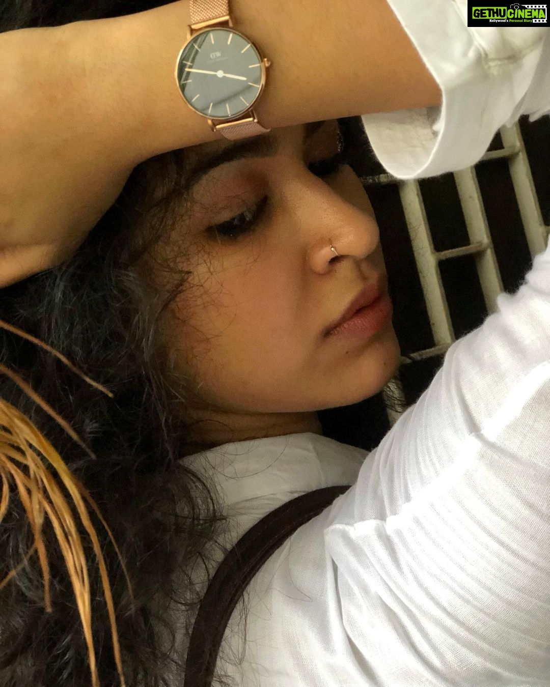 Misha Ghoshal Instagram - Bringing in the Festivities with my favourite @danielwellington. Use my code DWMEESHA to get a 15% off at checkout #danielwellington #ad