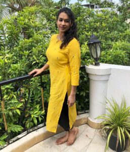 Misha Ghoshal Instagram - Get ur own customised kurti stitched by @thestitches.in ❤️ the comfort of fabric will make u want to want more of them 😊