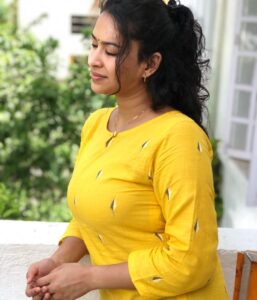 Misha Ghoshal Instagram - Get ur own customised kurti stitched by @thestitches.in ❤️ the comfort of fabric will make u want to want more of them 😊
