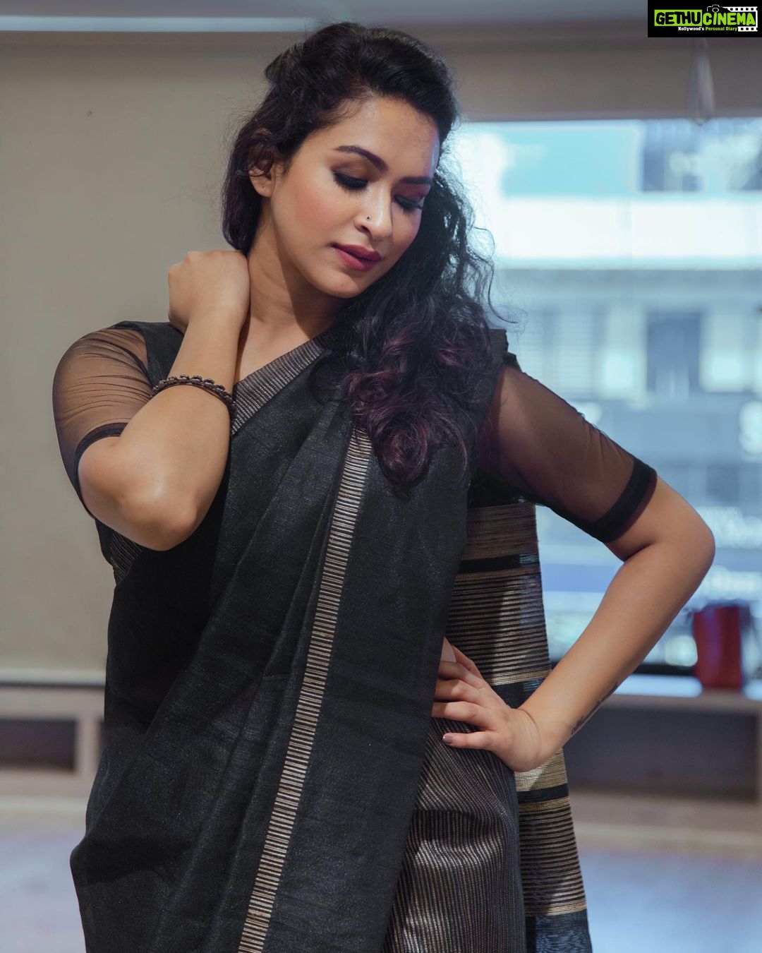 Misha Ghoshal Instagram - Black showing it’s divinity Shot for @labelmana Photography @infinity_skylight Jewelery @manjushaa_jewelry Makeup @themystiquekohl Design & Styling @mey.pandian Assisted by @niki_dili @akshayaa.ven Location @tattva_thestudio