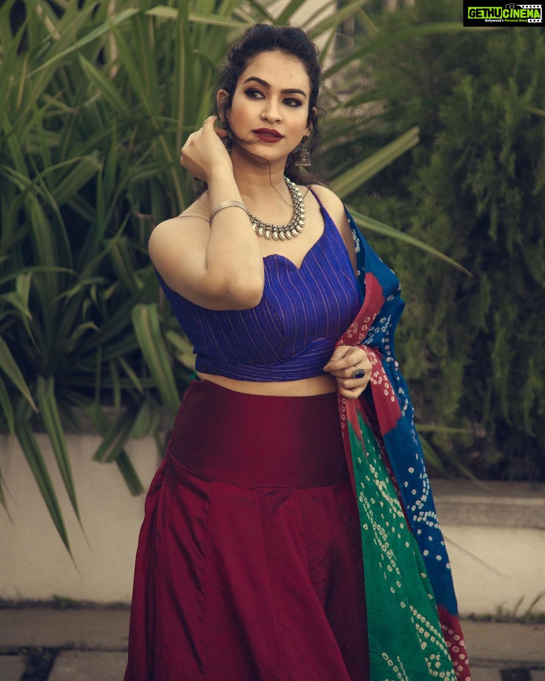 Misha Ghoshal Instagram - When colours start talking 💫 Shot for @labelmana Photography @infinity_skylight Jewelery @manjushaa_jewelry Makeup @themystiquekohl Design & Styling @mey.pandian Assisted by @niki_dili @akshayaa.ven Location @tattva_thestudio