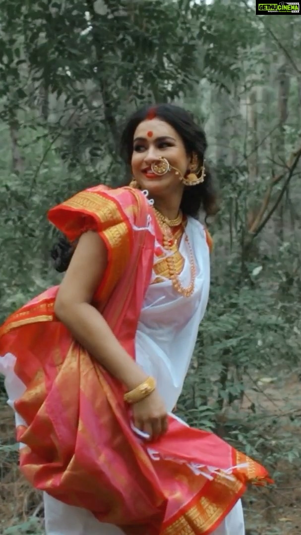Misha Ghoshal Instagram - Happy Durga puja ❤️ Shubho Bijoya ❤️ She will be back soon ✨❤️ #happynavratri #happydurgapuja #bengali #festival #photoshoot #shootmode #makeover #beach Designer: @styleupramyasekar Saree : @dd_silkhouse. blouse: @ramya_sekar_design_studio MUA: @devismakeupartistry hairstylist: @rama_sareedrapist Jewellery: @chennai_jazz Photography: @portraitsbyunni and @infinity_skylight