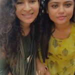 Misha Ghoshal Instagram - Haha things v do for time pass on set 😂 with @jayashri_official
