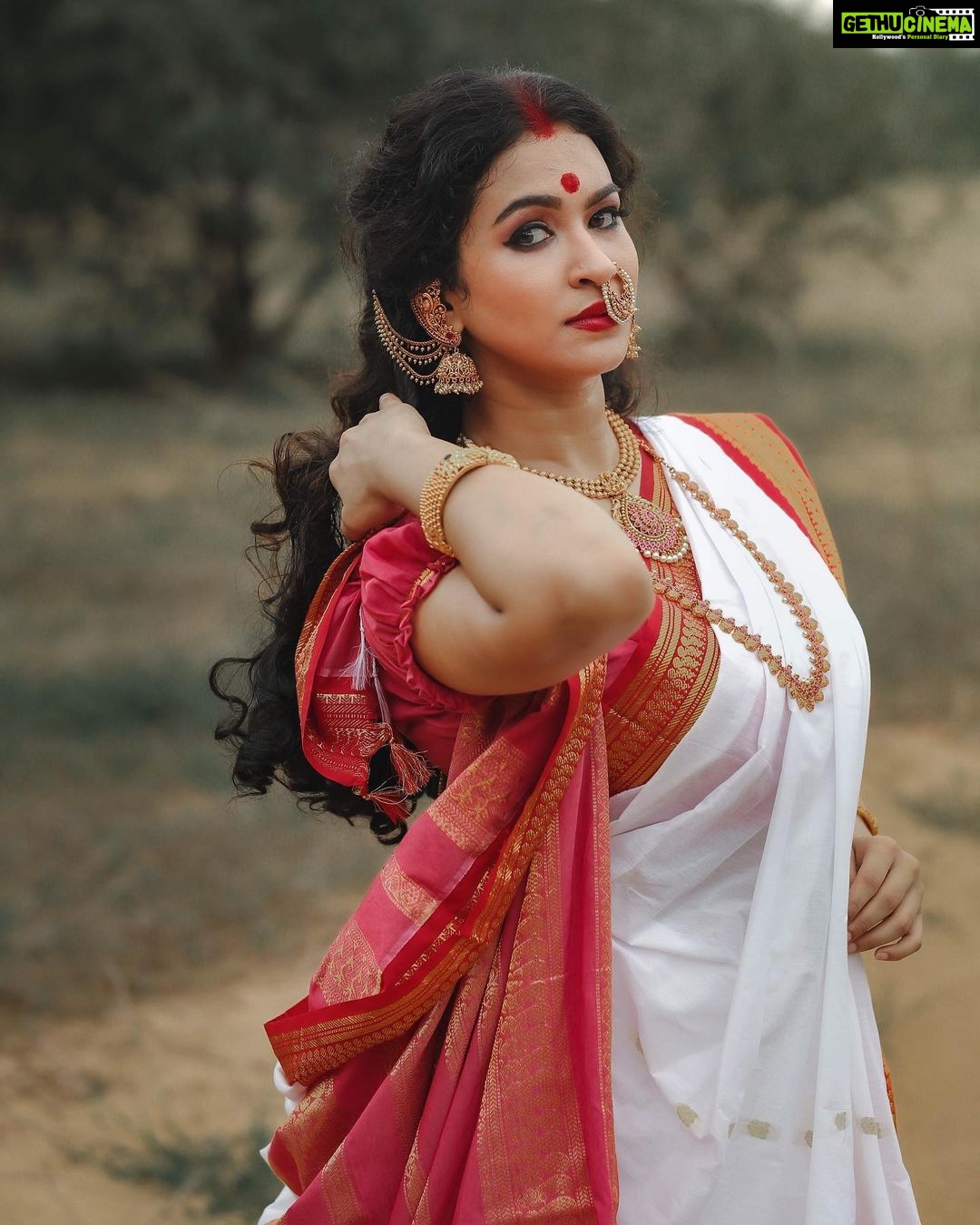 Misha Ghoshal Instagram - Maa Durga ✨ The power #happynavratri #happydurgapuja #bengali #festival #photoshoot #shootmode #makeover #beach Designer: @styleupramyasekar Saree : @dd_silkhouse. blouse: @ramya_sekar_design_studio MUA: @devismakeupartistry hairstylist: @rama_sareedrapist Jewellery: @chennai_jazz Photography: @portraitsbyunni and @infinity_skylight ECR